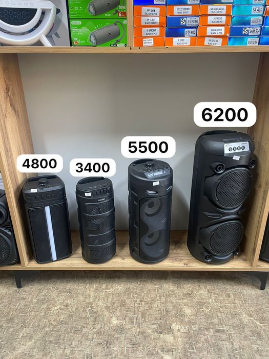 Колонки разного вида с микрофоном