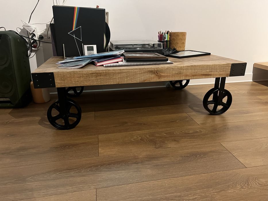 Masuta cafea roti metal si lemn