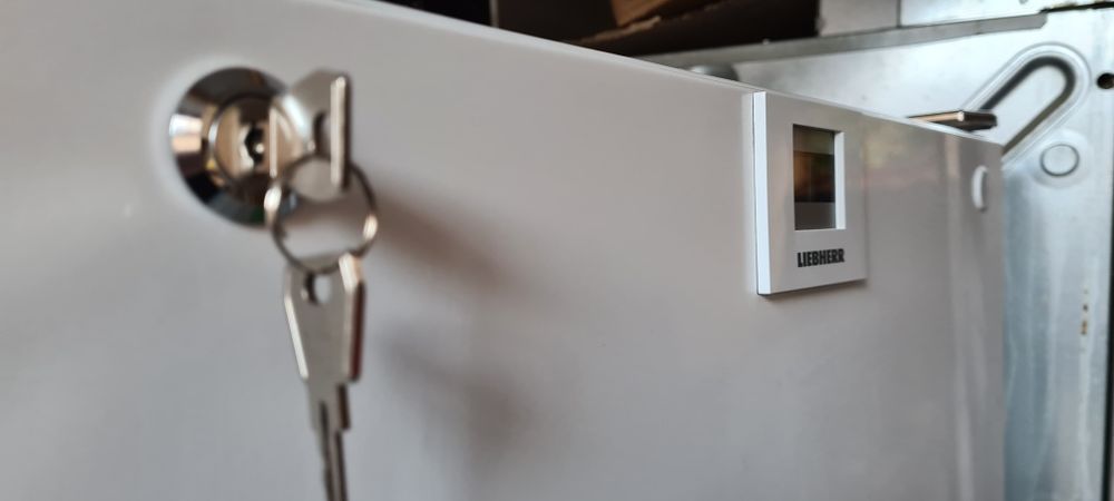 Професионален Хладилен охладител Liebherr FKv 4110 180см