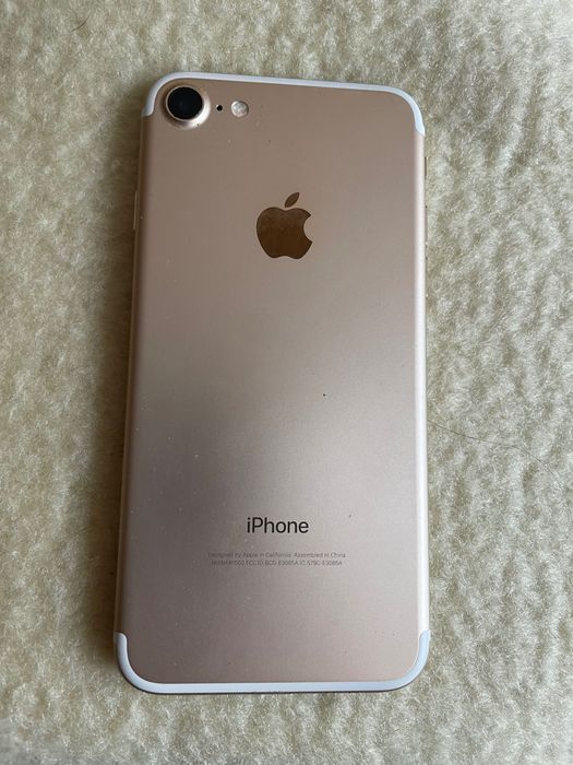 Продавам iPhone 7