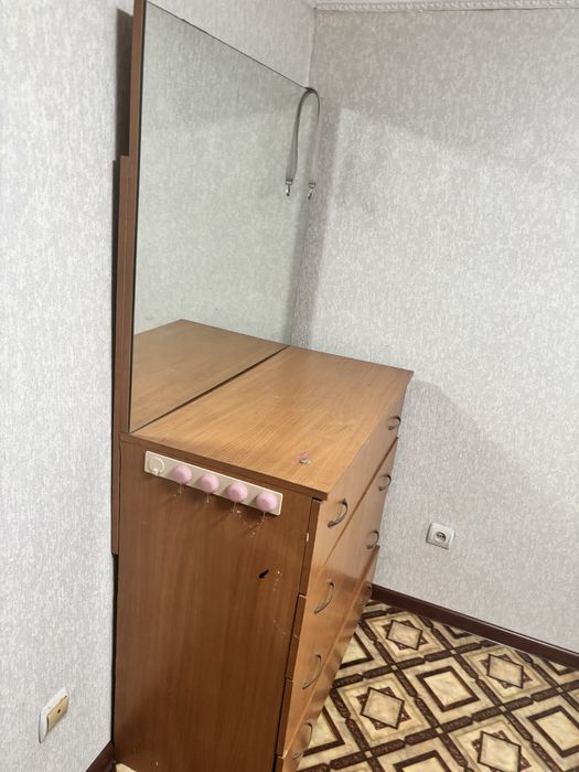 Продается комод, туалетный столик