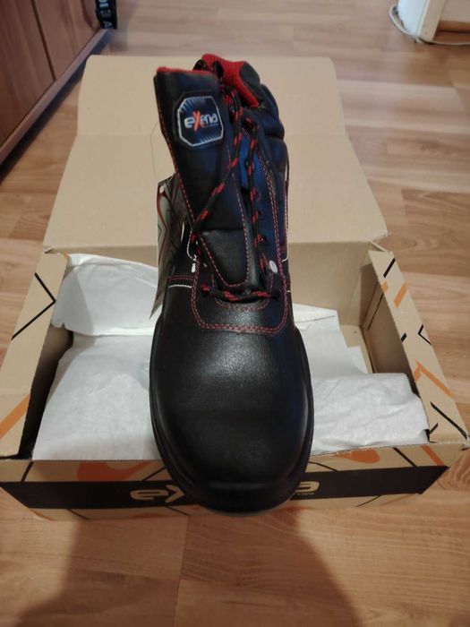 Работни обувки с бомбе (чисто нови)