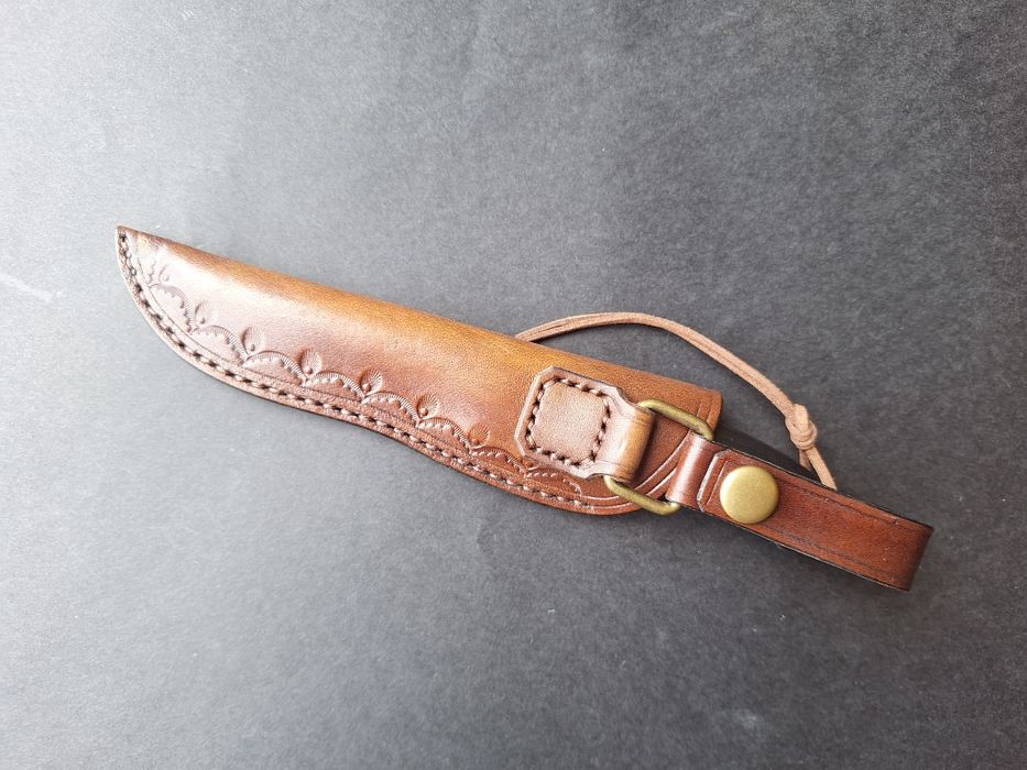 Ловен нож Boker-Magnum с кожена кания.