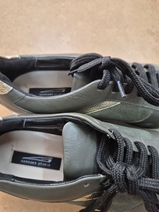 Sneakersi din piele