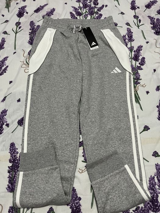 Долница и суичър , нови с етикети