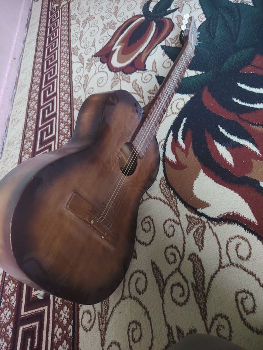 Gitara, Гитара, срочний сотилади