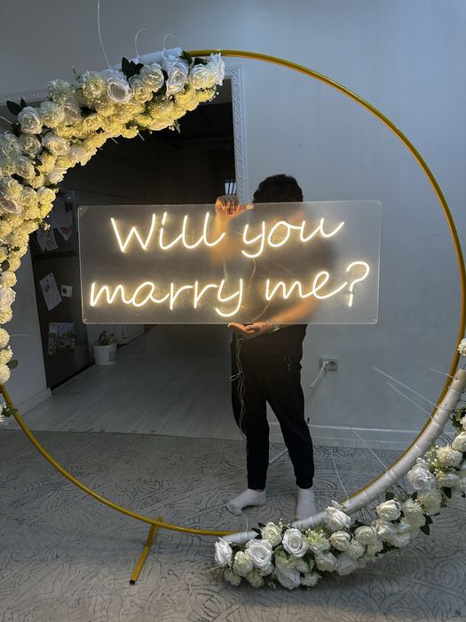 Вывеска “Will you marry me?”