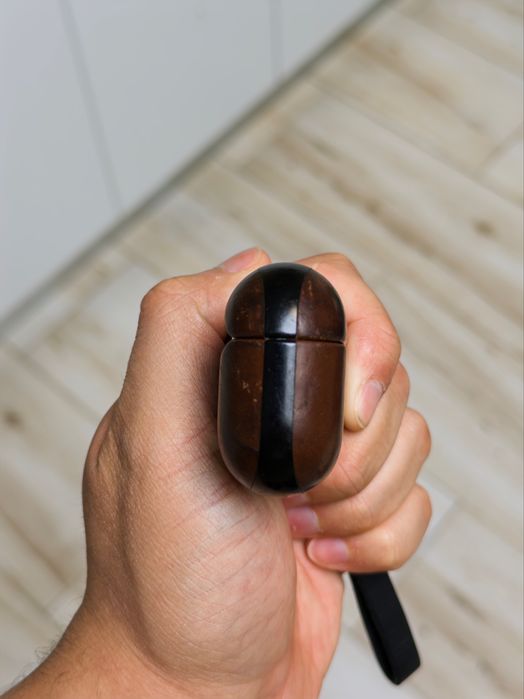 Nomad Husa moderna de piele maro pentru AirPods Pro 2