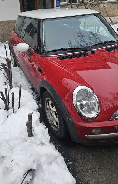 Vand Mini Cooper 1,6 culoare rosie, excelent intretinuta