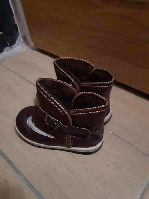 Детская обувь - 500 тенге.