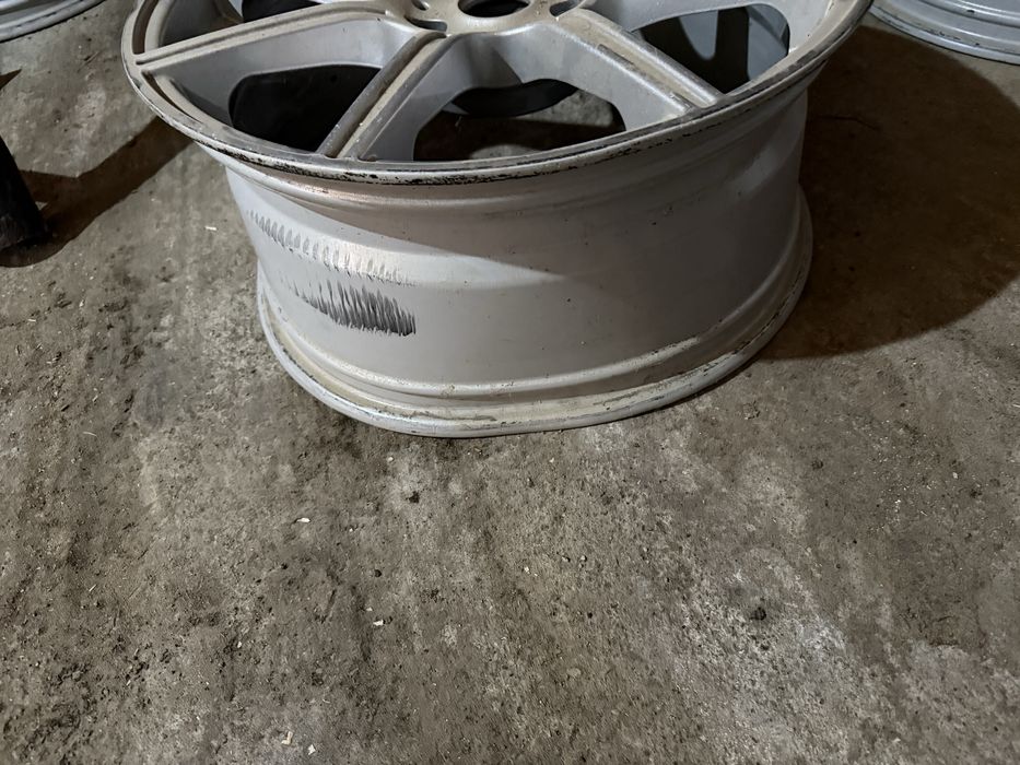 Jante 19 8.5J ET24 5x120 - 3 drepte + 1 indoita