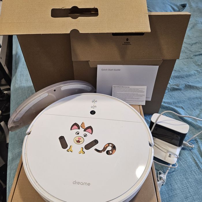 Робот пылесос с камерой