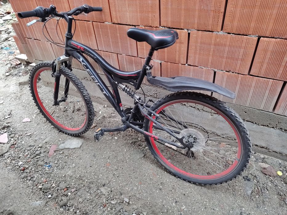 Vând bicicleta cu suspensii  aproape că noua