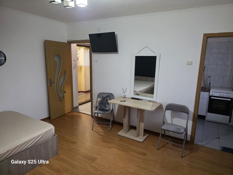 Închiriez garsoniera