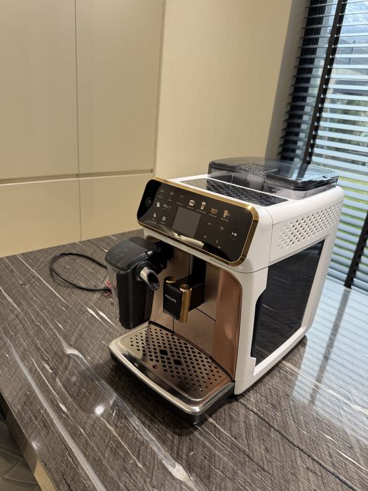 Автоматична кафемашина Philips Серия 5400 EP5443/70