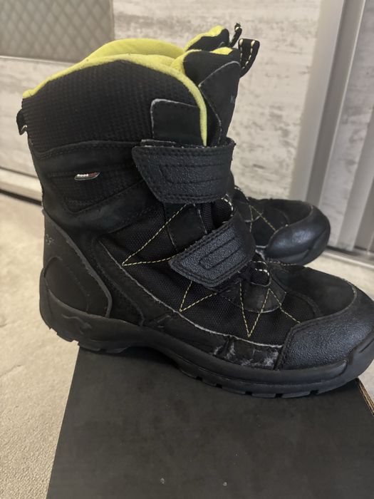 Боти и маратонки Adidas Lee cooper и други