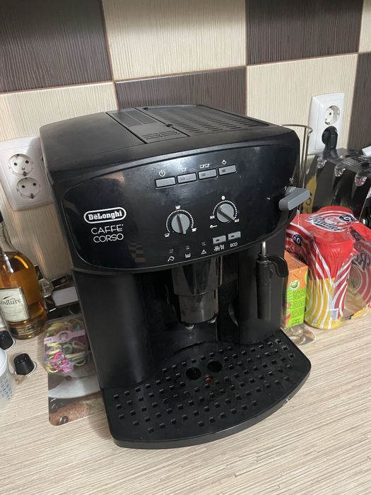 Vand espresor  cafea in stare buna de functionare delonghi