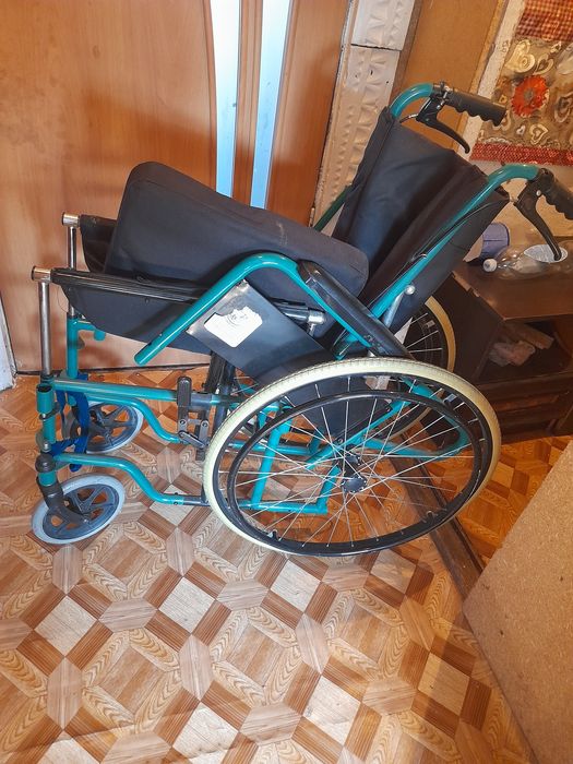Продам инвалидную коляску