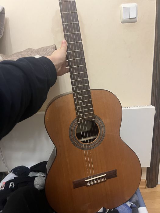 Kremona Fiesta F65C – масивен кедър, отлично състояние