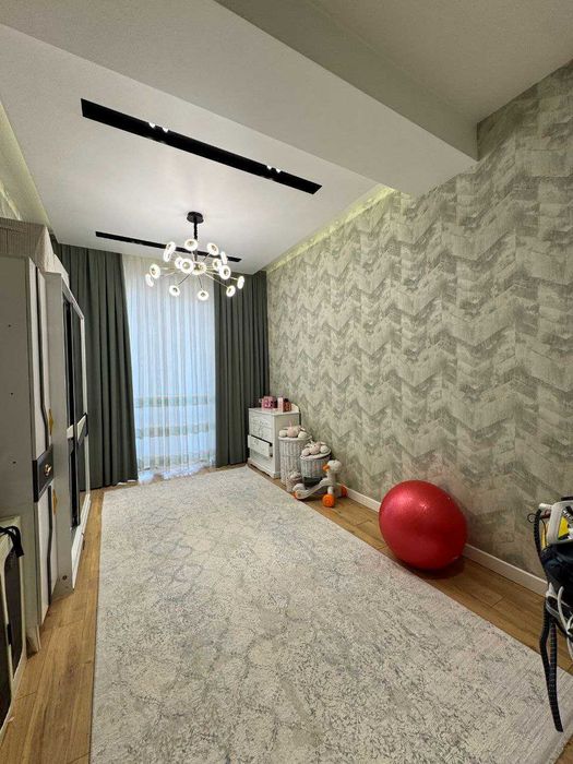 трёхкомнатная квартира в комплексе Abu Dabi район Шайхан;метро Беруний