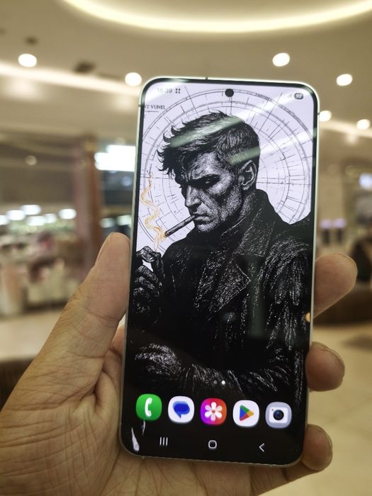 Galaxy S24 — состояние нового, работает как ракета.