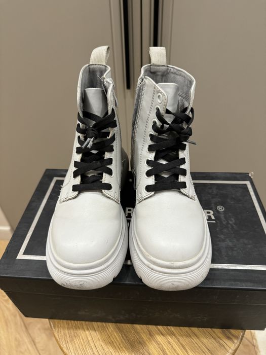 Продам обувь для девочки