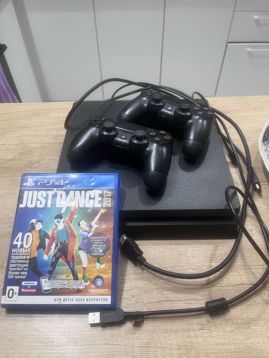 PS4 slim с аккаунтам на игры