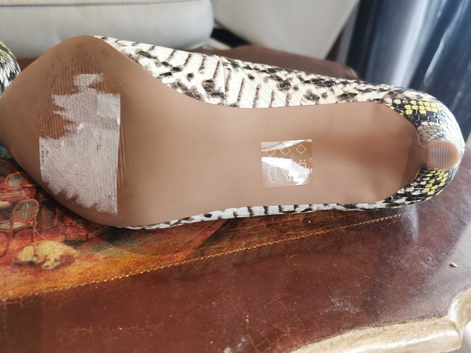 Нови обувки естествен лак Guess, обувки змийска кожа  , испански боти