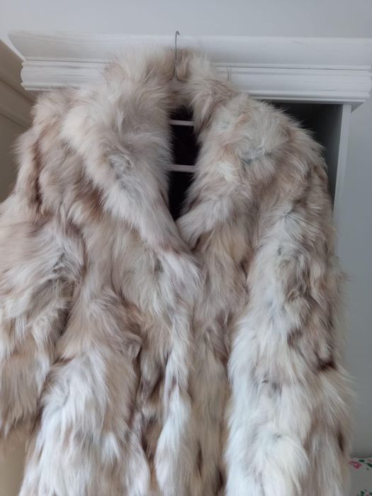 Haina blana vulpe argintie