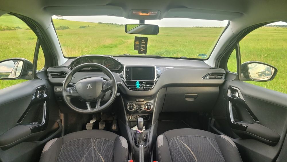 Vând Peugeot 208 1.2 Benzina 2013