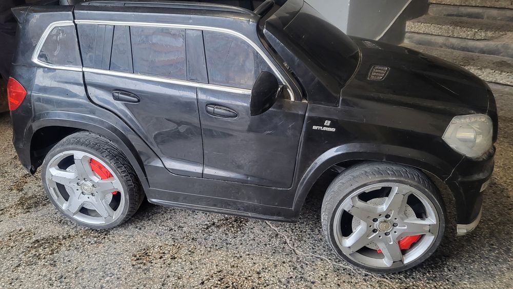 Детска акумулаторна кола