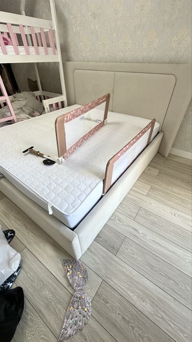 Бортики для кровати 2 шт состояние отличное