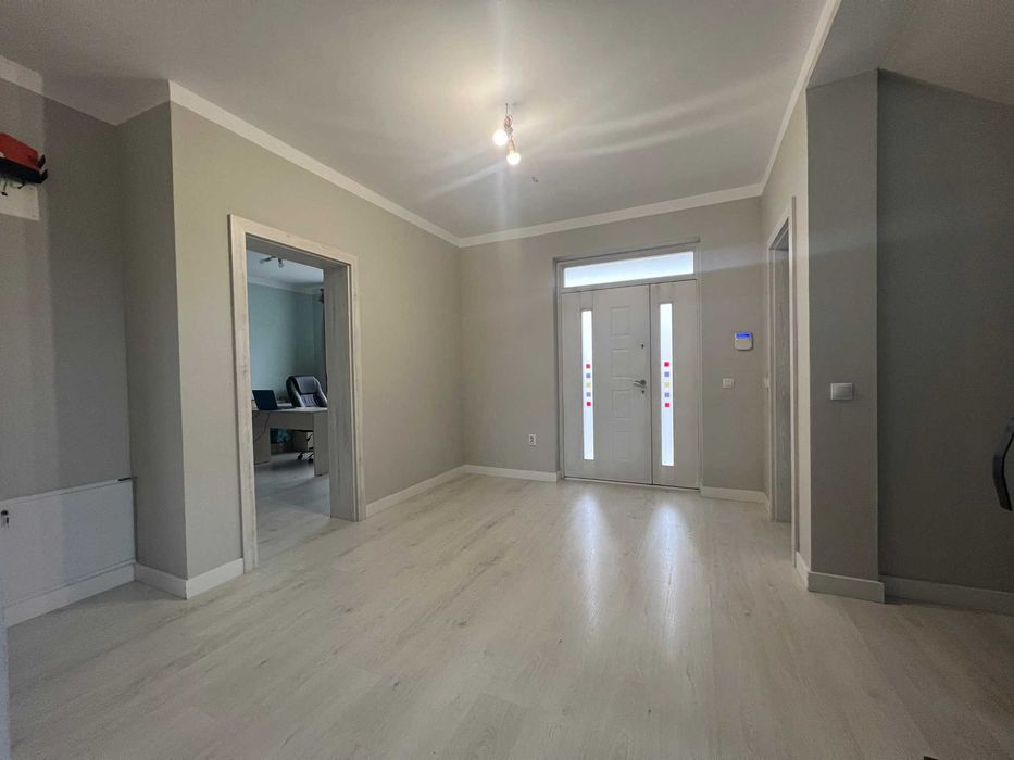 PF vand  casă individuală spațioasă – 181 mp utili și garaj inclus, str. Oasului