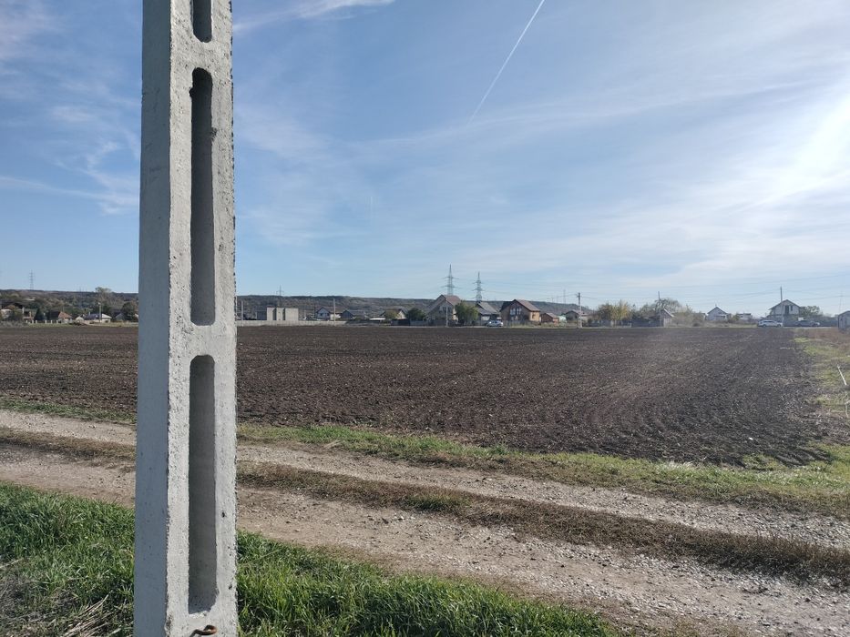 Teren intravilan de 1100 mp, la 2.5 km de Slatina loc. Proaspeți