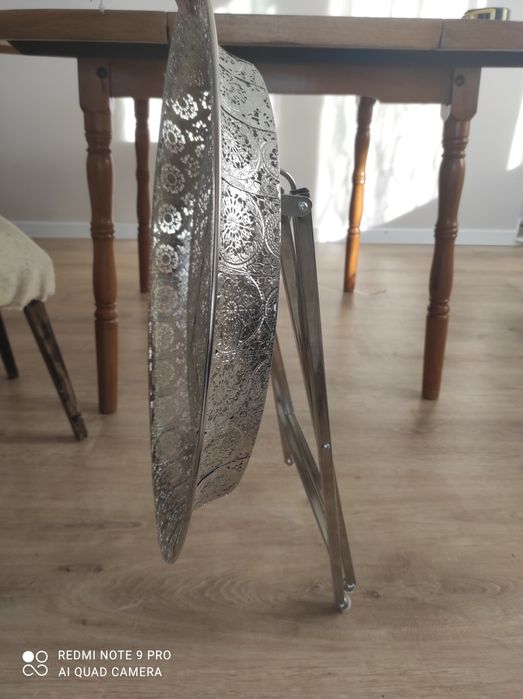 Сгъваема метална масичка