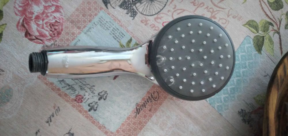 Продавам душ слушалки