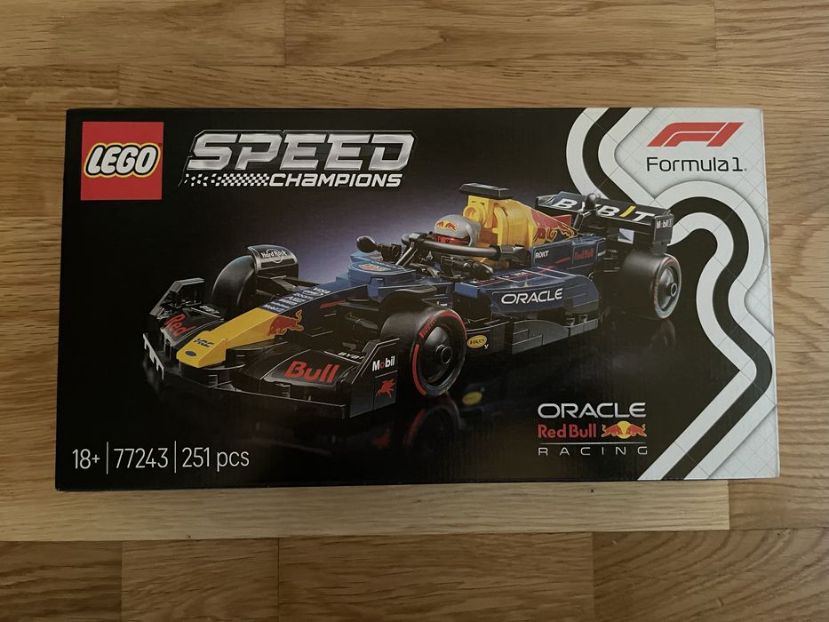 LEGO Mașina de curse Red bull F1 77243