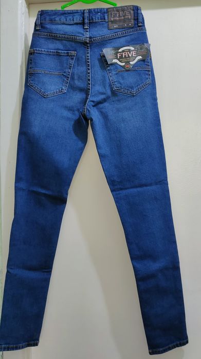 Джинсы новые 26размер