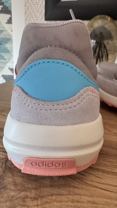 Дамски маратонки Adidas номер 37 1/3