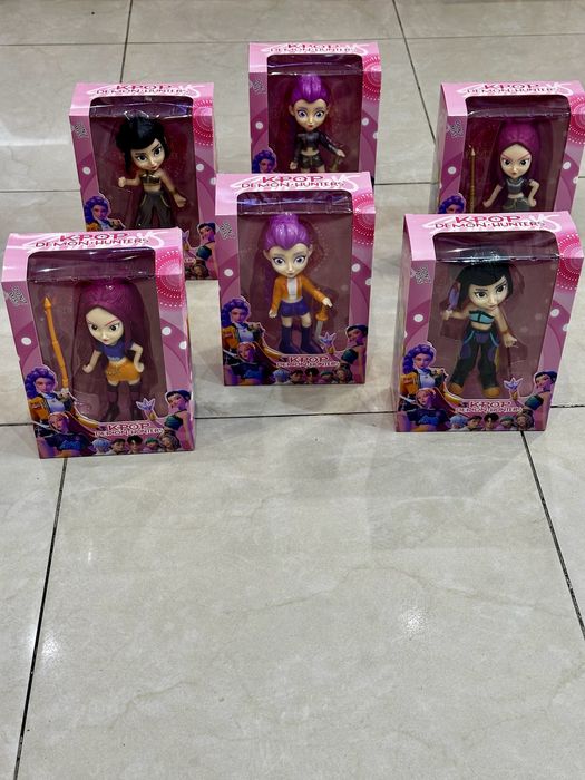 Kpop demon hunters музикални кукли комплект/K Pop demon hunters doll