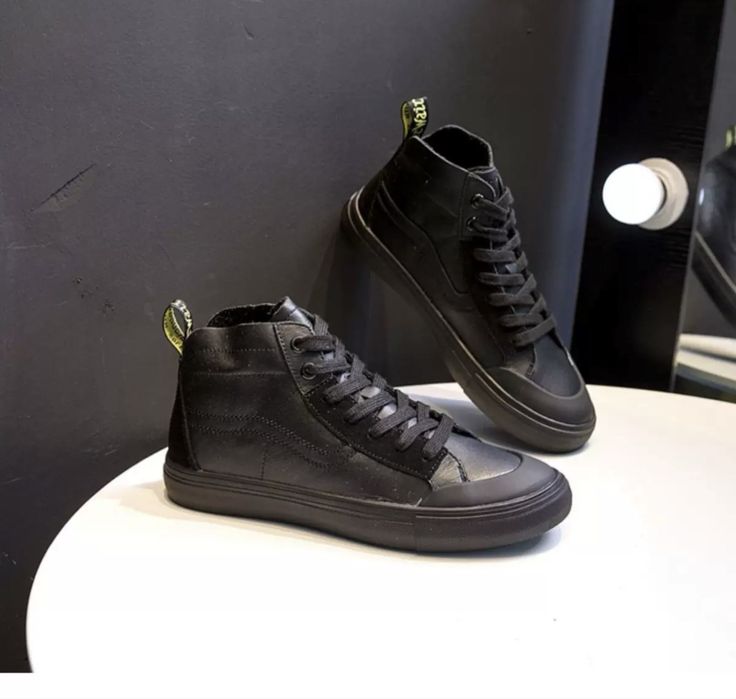 Ботинки новые в спортивном стиле