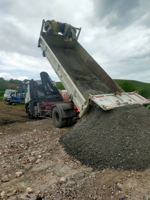 Inchiriem excavator 5.5t si dumper 6t