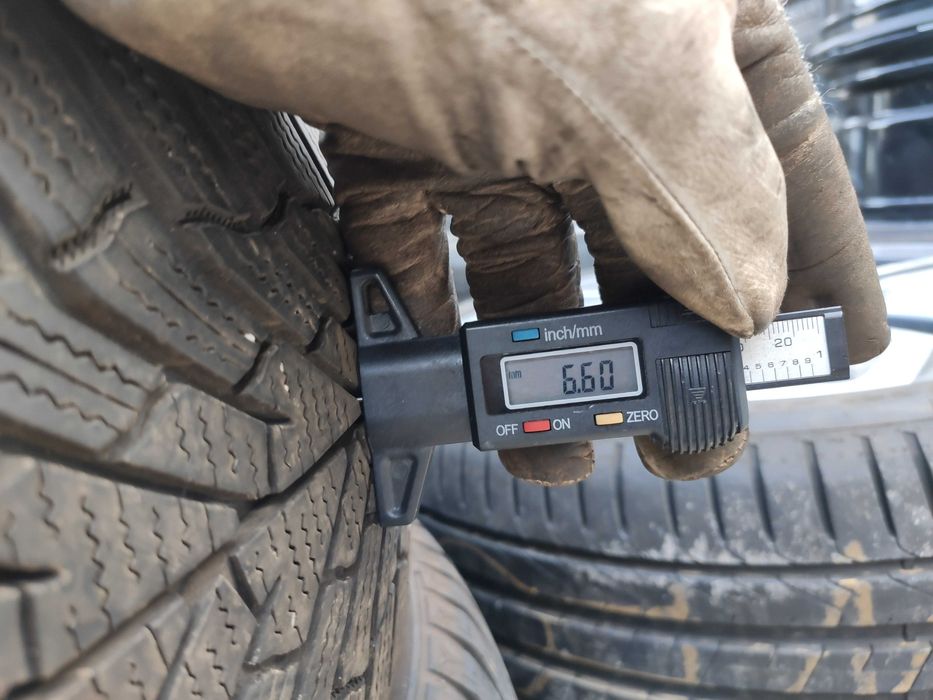 2бр Зимни гуми 215 65 17 - Kumho - DOT 2023