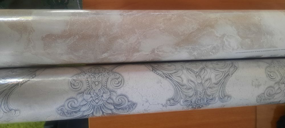 Продаю обои метровые