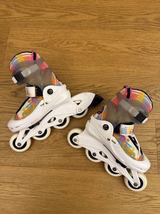 Role cu roti luminate fete, marimea 30-33 + set apărătoare