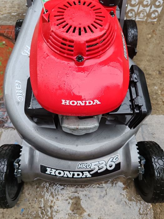 Mașină tuns iarba Honda HRD 536C, profesională