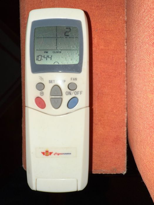 Продавам Термопомпа вода-въздух и 3 броя конвектори към нея