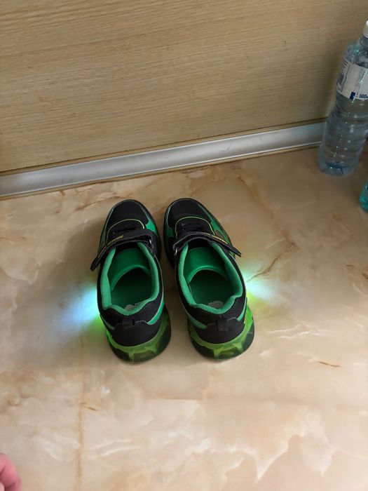 Детски светещи маратонки