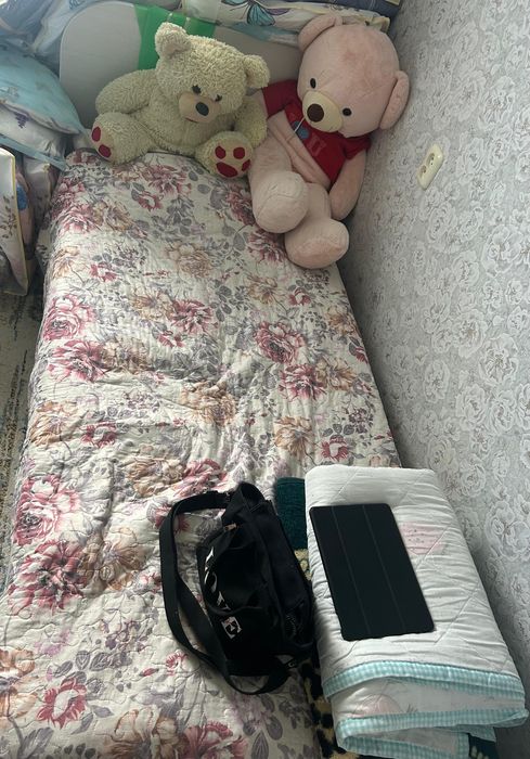 Продаю две кровати с матрасом