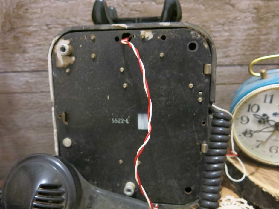 Бакелитен телефон за стена